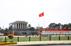 首都河内彩旗鲜花飘扬 喜迎越南共产党第十四次全国代表大会